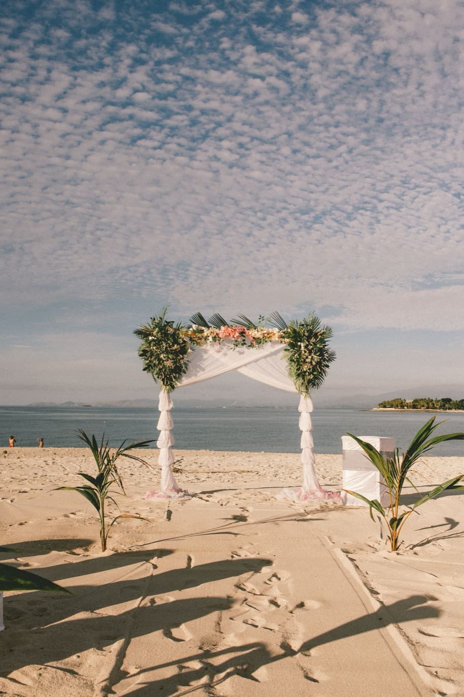 Organiser un mariage sur la plage à La Réunion : le matériel à louer